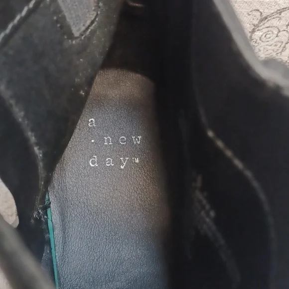 A. NEW DAY. SIZE 6.5 .Black Ankle  beautiful Boots - Picture 7 of 7